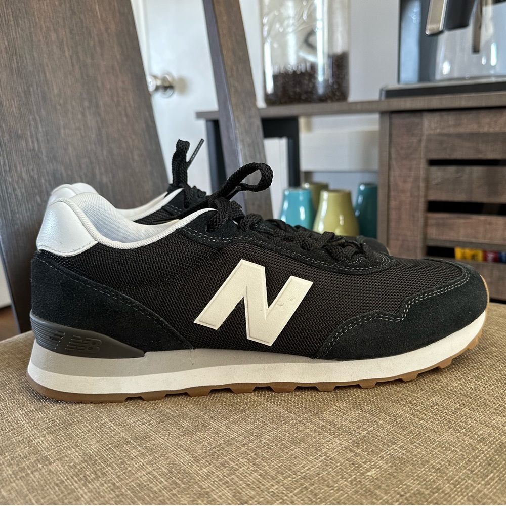 Men’s size 9 New Balance 515 sneaker.